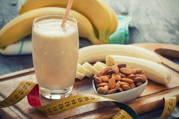 Smuses met een banaan en amandel